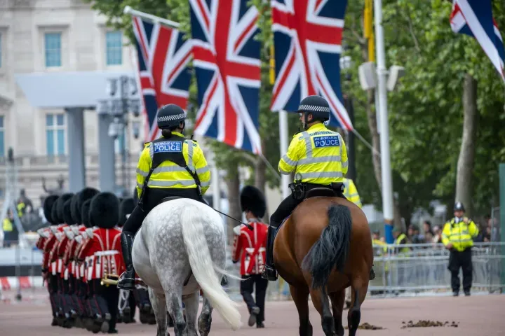 英国无犯罪记录证明：获取、海牙认证与合法化