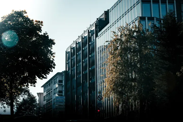请先自行查清楚：卢森堡要求欧盟法院明确限制访问受益所有人登记册的标准