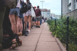 人人都要排队：白俄罗斯外交部启用海牙认证在线预约系统